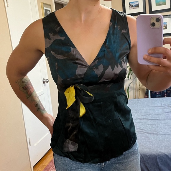Elie Tahari vintage silk top 💛💚 - Picture 2 of 9